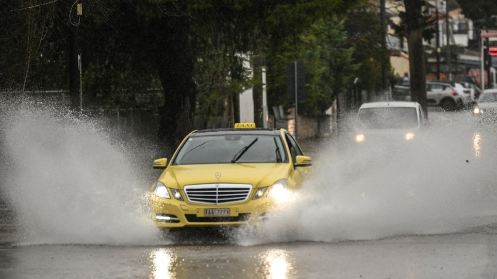 Καιρός αύριο: Καταιγίδες και άνεμοι έως 7 μποφόρ