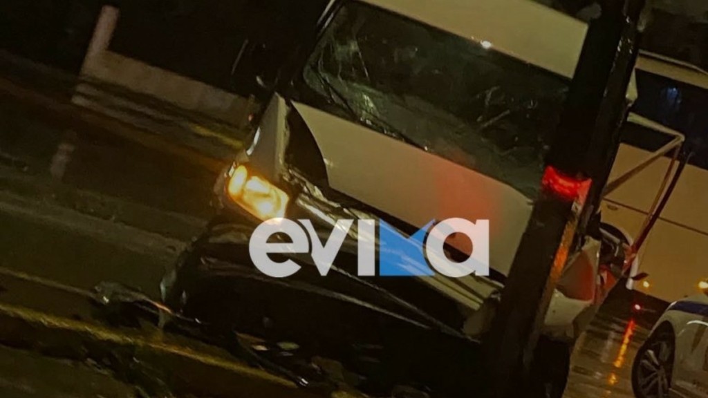Χαλκίδα: Αυτοκίνητο καρφώθηκε σε κολόνα – Ένας τραυματίας