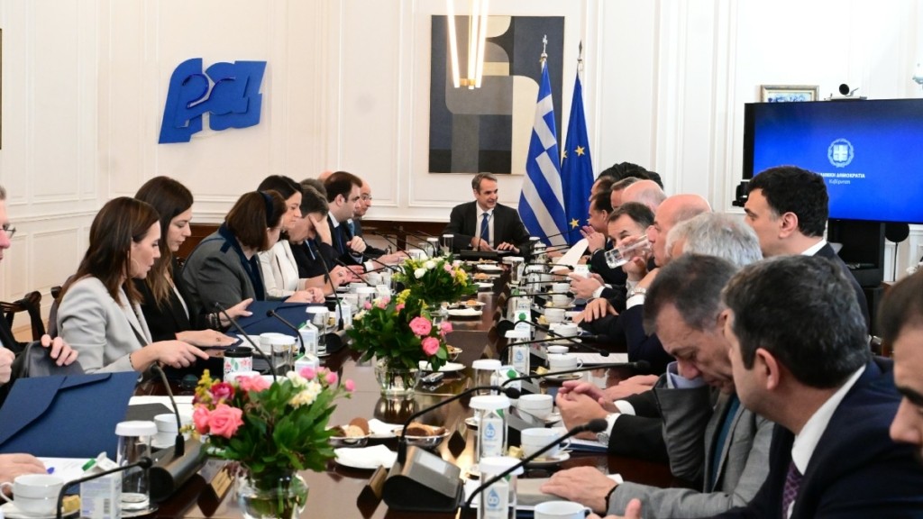 Το «ντόμινο» των μετακινήσεων στον επικείμενο ανασχηματισμό – Ποιοι αποχωρούν και ποιοι παραμένουν στην κυβέρνηση