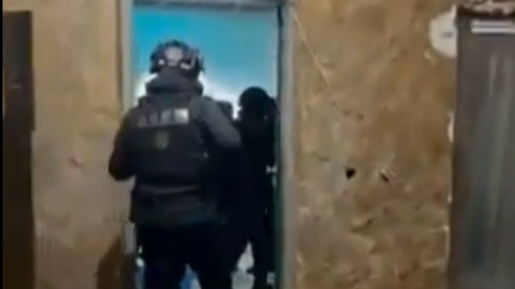 Ζεφύρι: Συνελήφθησαν 5 άτομα για τηλεφωνικές απάτες – Εξανάγκαζαν άτομα να τους δίνουν τα τραπεζικά τους στοιχεία