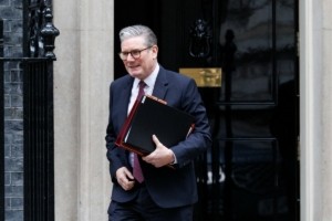 Στάρμερ για Ουκρανία: “Τα δύσκολα είναι μπροστά μας”