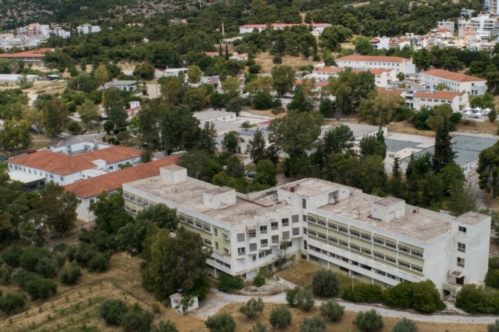 Άγριο έγκλημα στο Δαφνί: Τρόφιμος του ψυχιατρείου σκότωσε γυναίκα ασθενή με γυαλί