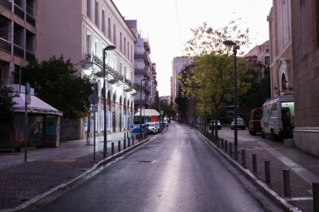 Αποκαταστάθηκε η κυκλοφορία στη Μητροπόλεως – Είχε κλείσει λόγω ετοιμόρροπου δέντρου
