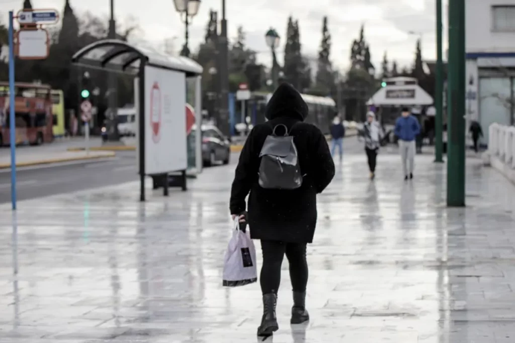 Καιρός: Άνοδος της θερμοκρασίας και βροχές διαδέχονται το τσουχτερό κρύο από Δευτέρα
