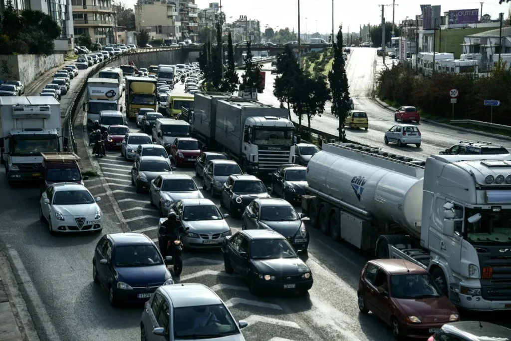 Κίνηση: Καθυστερήσεις στον Κηφισό λόγω σύγκρουσης οχημάτων