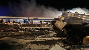 Τέμπη: Συγκλονίζει επιζήσασα του τραγικού δυστυχήματος – “Ένα κομμάτι μας πέθανε εκεί”