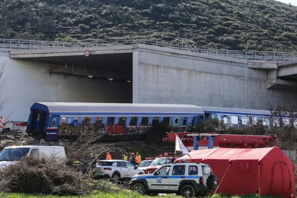 Τέμπη: Η εισαγγελέας ακύρωσε τρεις εκταφές θυμάτων – Δεν συμφώνησαν οι συγγενείς με τη διαδικασία