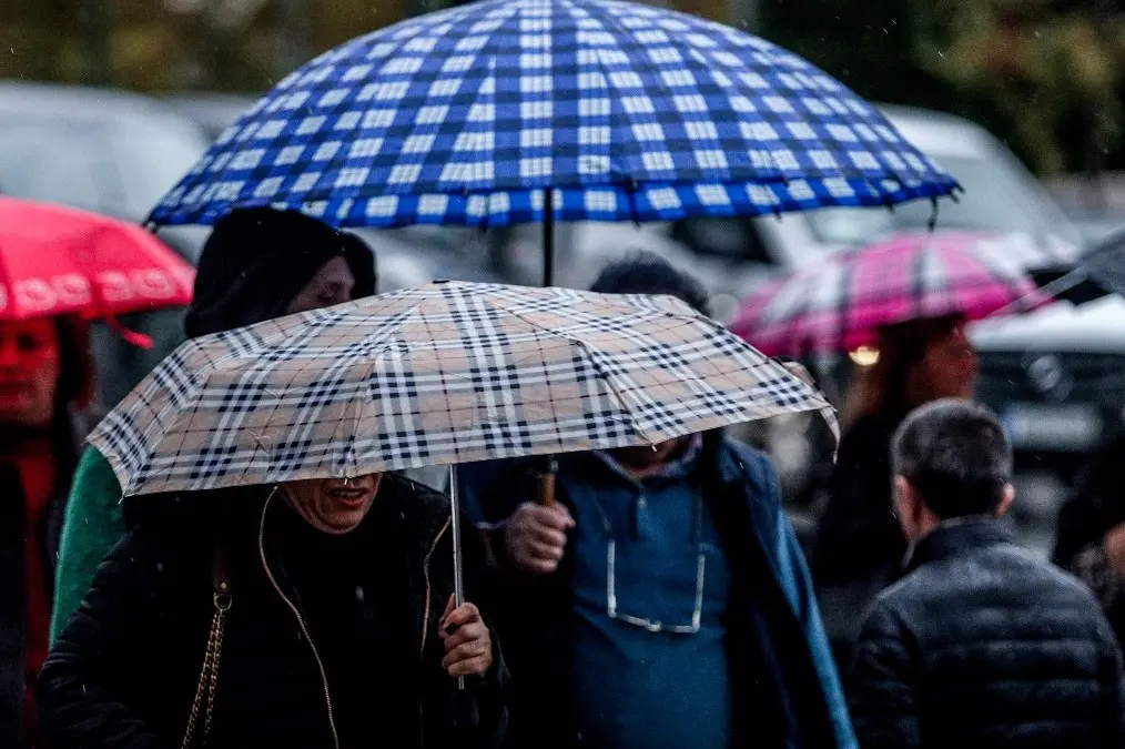 Καιρός: Μίνι φθινόπωρο από Κυριακή – Κατακόρυφη πτώση της θερμοκρασίας την επόμενη βδομάδα
