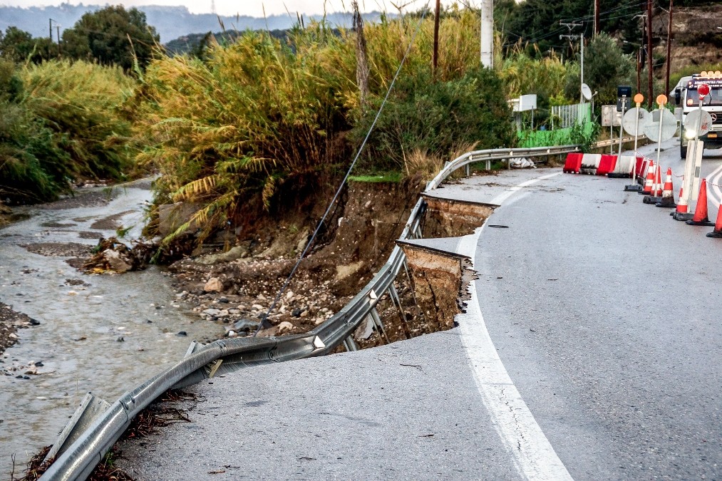Κεφαλονιά: Μεγάλες καταστροφές από την κακοκαιρία – Πλημμύρισαν σπίτια, οικογένειες εγκλωβίστηκαν σε ΙΧ