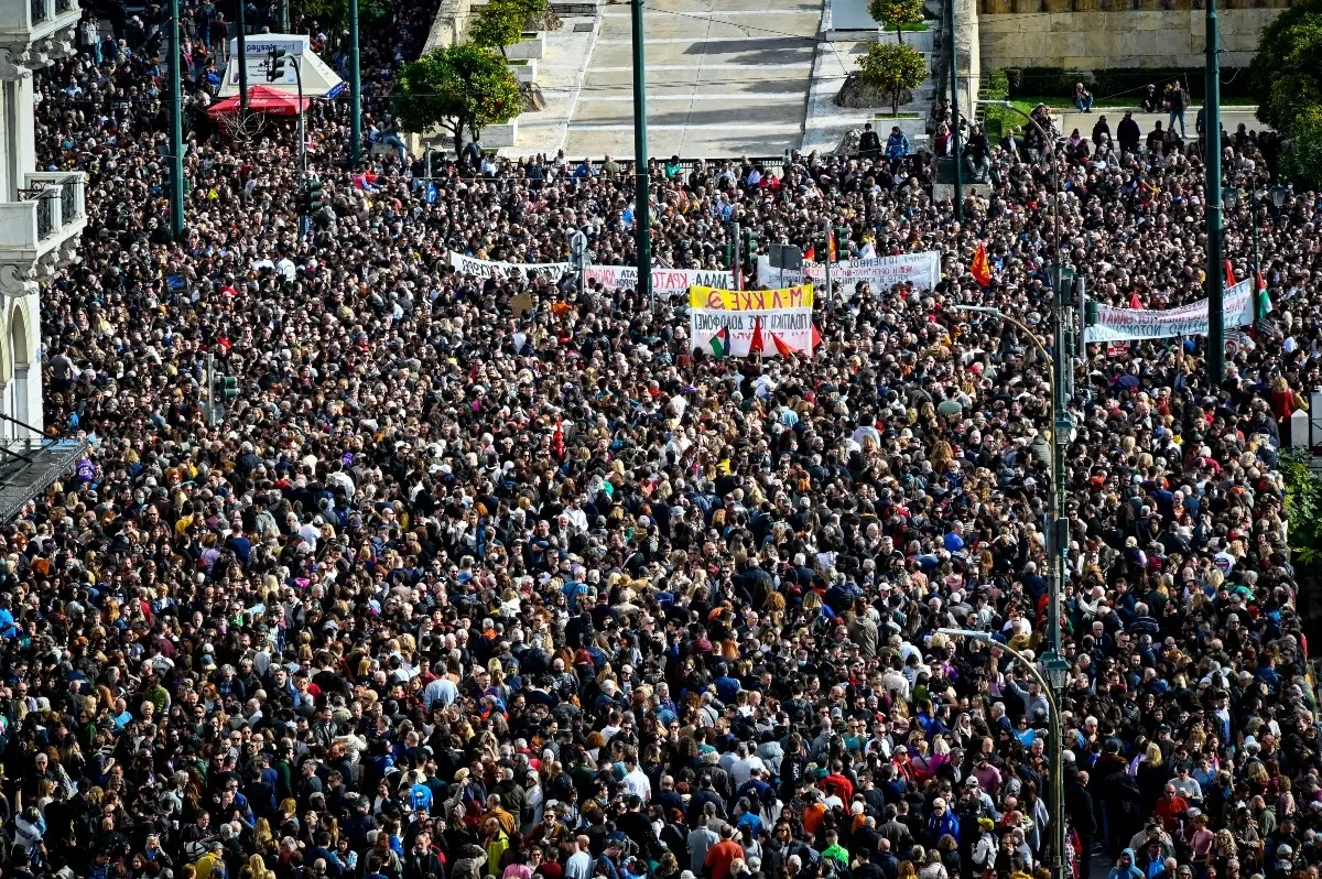 Τέμπη – Οδηγός για την πανελλαδική απεργία: Ποιοι συμμετέχουν – Πώς κινούνται τα μέσα μεταφοράς