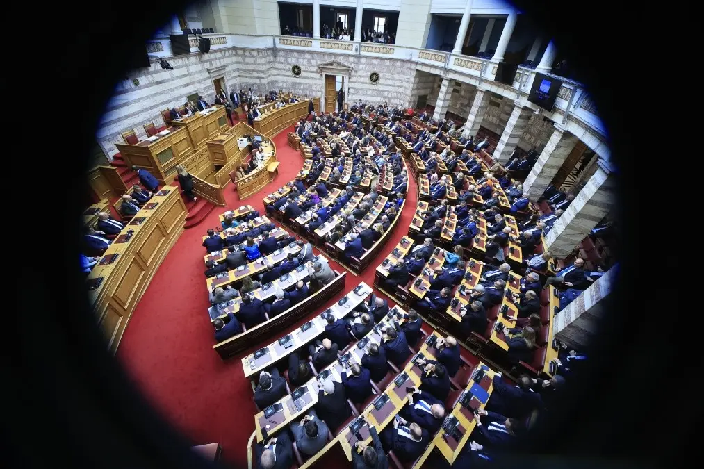 Βουλή: Υπερψηφίστηκε από ΝΔ και ΠΑΣΟΚ η κύρωση του Φορολογικού Κώδικα εμμέσων φόρων