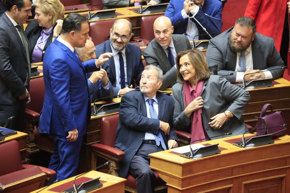 Το παρασκήνιο της τρίτης ψηφοφορίας για ΠτΔ – Τα “πηγαδάκια” και ο Τριαντόπουλος