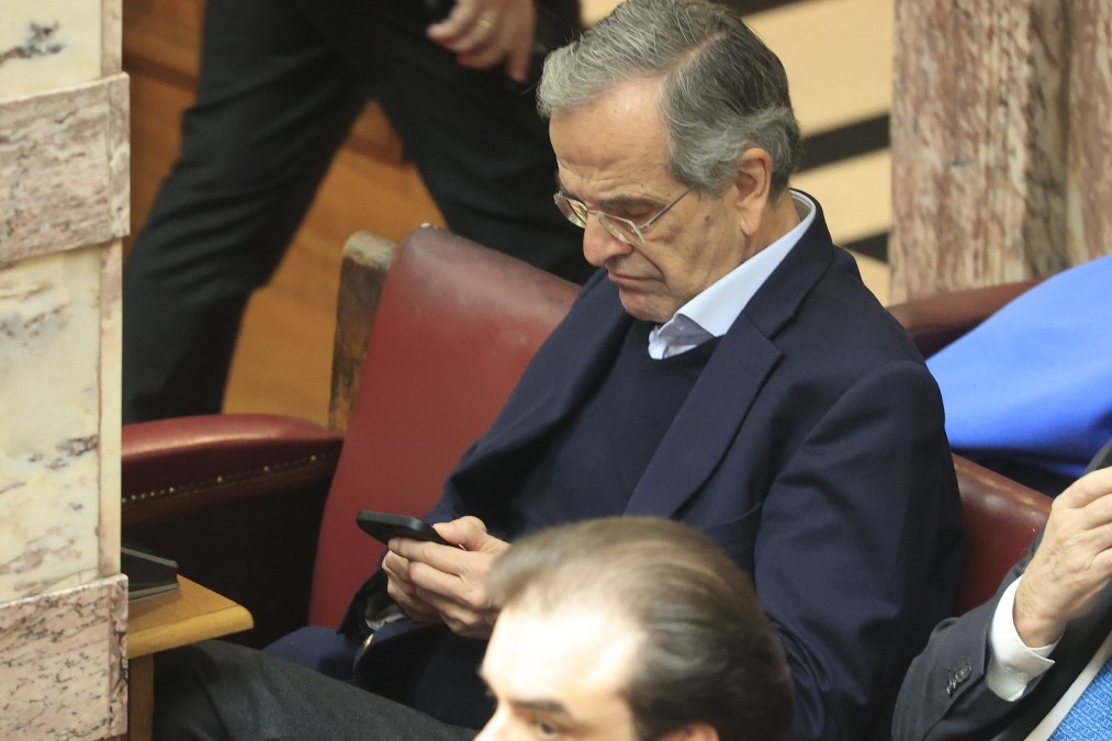 “Καρφιά” Σαμαρά για Τριαντόπουλο: “Προαναγγέλλει παραίτηση από τώρα; Πρωτόγνωρο”