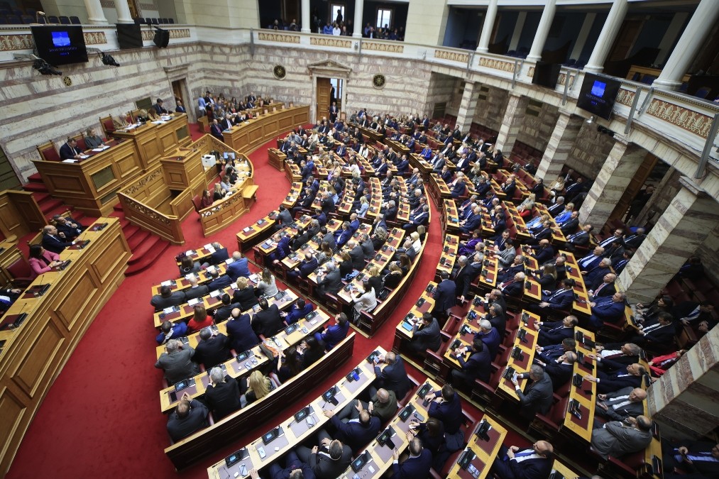 Ράνια Θρασκιά: Ανακοίνωσε τη «μεταγραφή» της στο ΠΑΣΟΚ ο Ανδρουλάκης στον Πρόεδρο της Βουλής