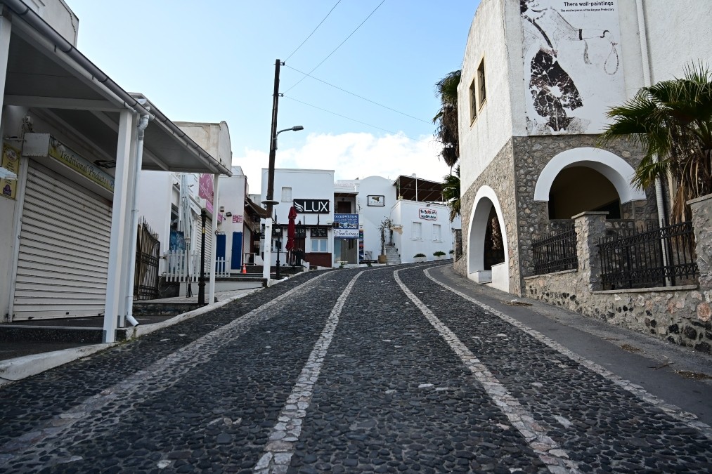 Σαντορίνη: Μέτρα στήριξης για τους εργαζομένους – Αναστολές συμβάσεων και αποζημίωση ειδικού σκοπού