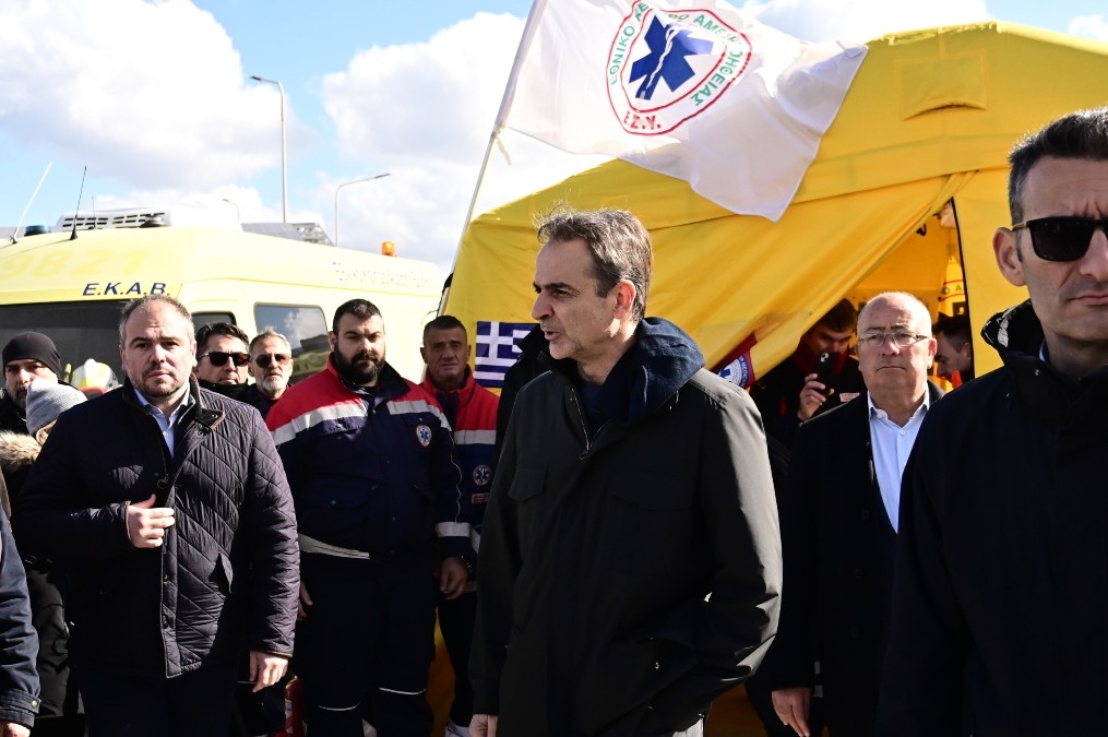 Μητσοτάκης από Σαντορίνη: “Προετοιμαζόμαστε για τα χειρότερα, ελπίζουμε για τα καλύτερα”