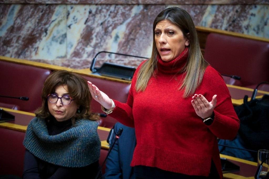 Μύδροι Κωνσταντοπούλου κατά Κανέλλη: “Έρχεται από τη βίλα της στη Βουλή κάθε έξι μήνες”