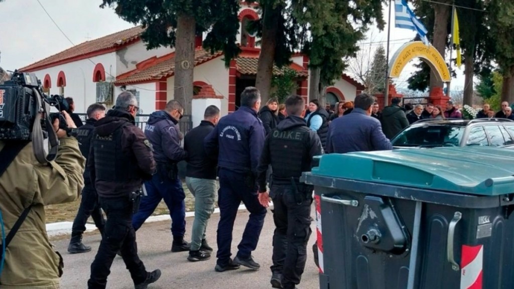 Σέρρες: Σε κλίμα οδύνης η κηδεία της 52χρονης που δολοφονήθηκε από τον σύζυγό της (pics)