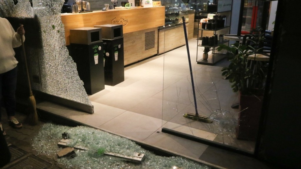 Κυψέλη: Συνελήφθη 35χρονος για τις φθορές στα καταστήματα