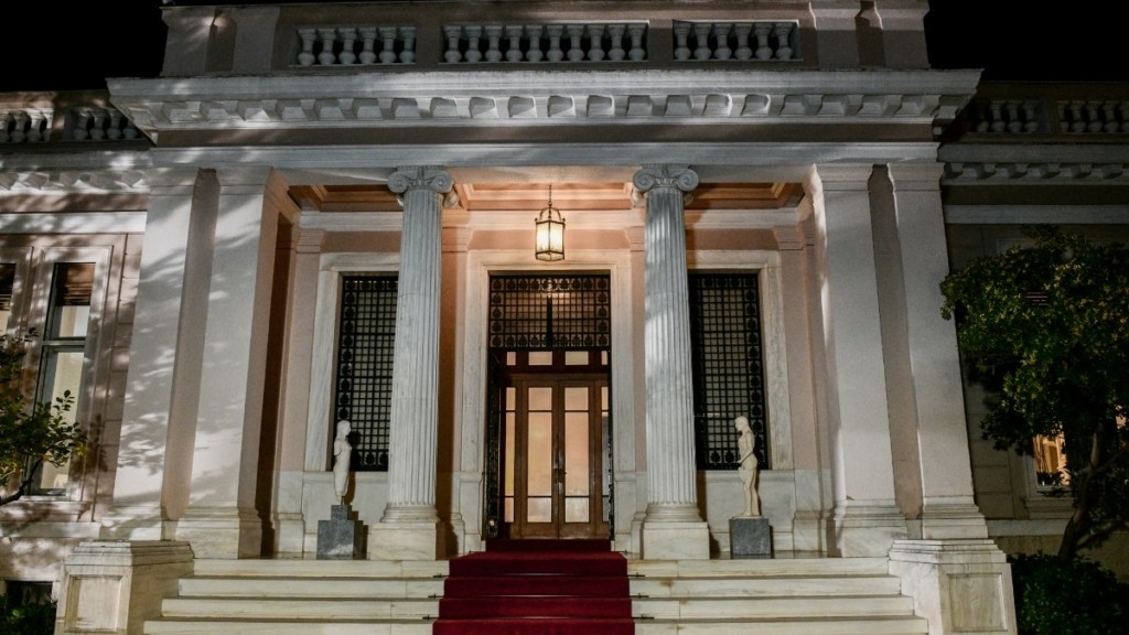 Μέγαρο Μαξίμου: Ολοκληρώθηκε η έκτακτη σύσκεψη – «Προληπτικά τα μέτρα, υπάρχει εγρήγορση», τόνισε ο Κικίλιας