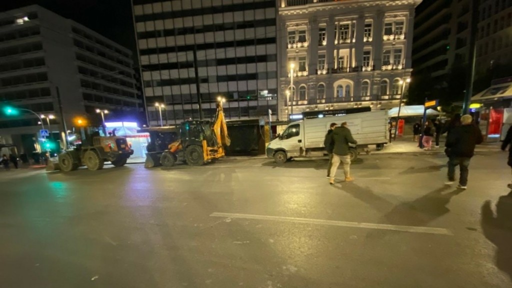 Επεισόδια στο Σύνταγμα: Σε εξέλιξη μεγάλη επιχείρηση καθαρισμού της πόλης
