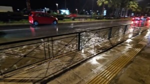 Καιρός: Ισχυρή βροχόπτωση στο κέντρο της Αθήνας – Πώς θα εξελιχθεί το φαινόμενο τις επόμενες ώρες