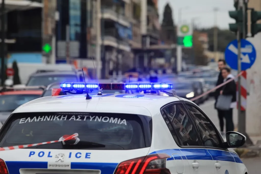 ΕΛΑΣ: Τρεις συλλήψεις σε Περιστέρι και Χαϊδάρι για ναρκωτικά και ληστεία