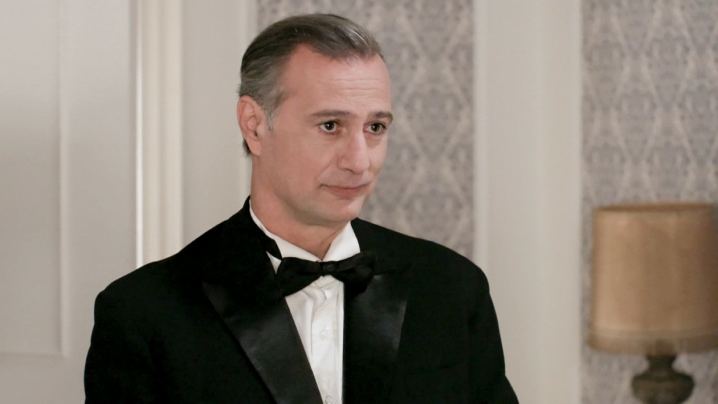 Grand Hotel – Τρίτη (11/2): Ο Δημήτρης προσπαθεί να πείσει την Αγγέλα να φύγουν μαζί