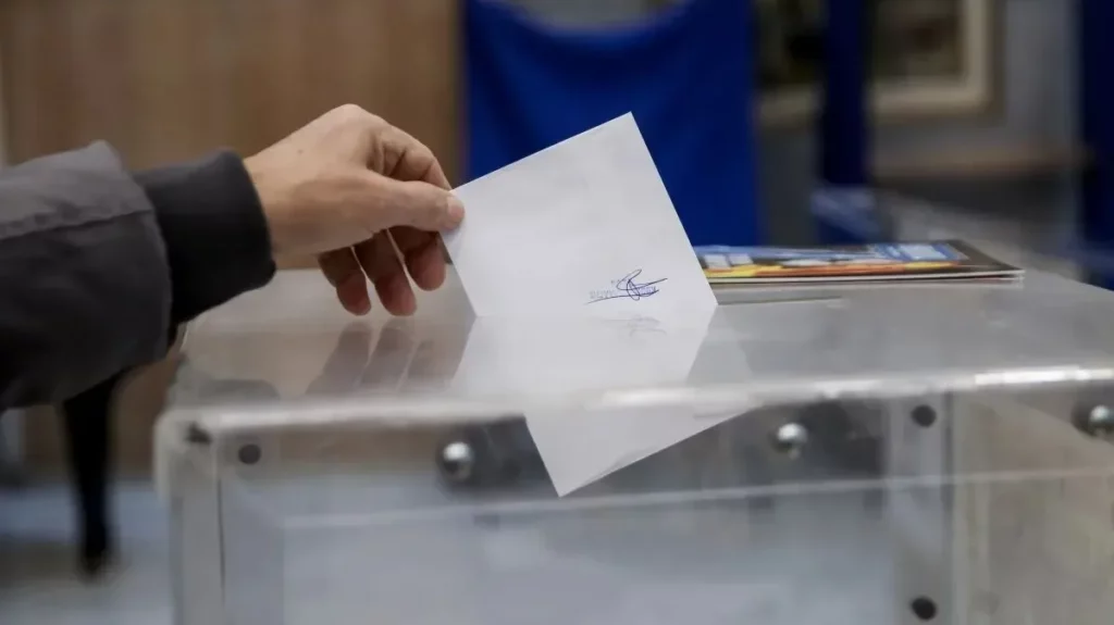 Δημοσκόπηση MRB: Στο 29,7% η Νέα Δημοκρατία – Παραμένει στη δεύτερη θέση η Πλεύση Ελευθερίας