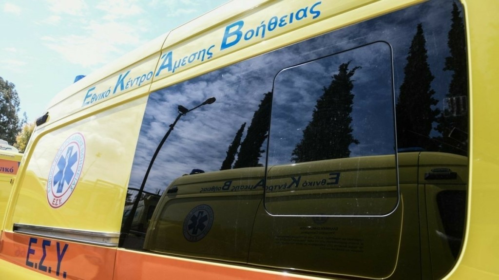 Καισαριανή: Δύο τραυματίες μετά από σύγκρουση βαν με μηχανές