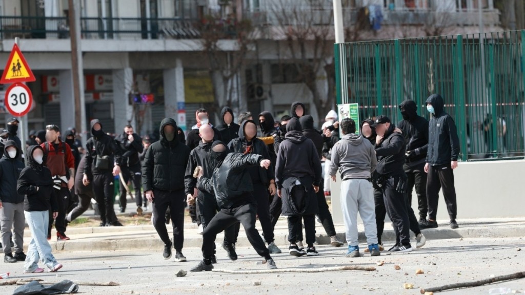 Θεσσαλονίκη: 30 προσαγωγές μετά την ολοκλήρωση της πορείας για τα Τέμπη