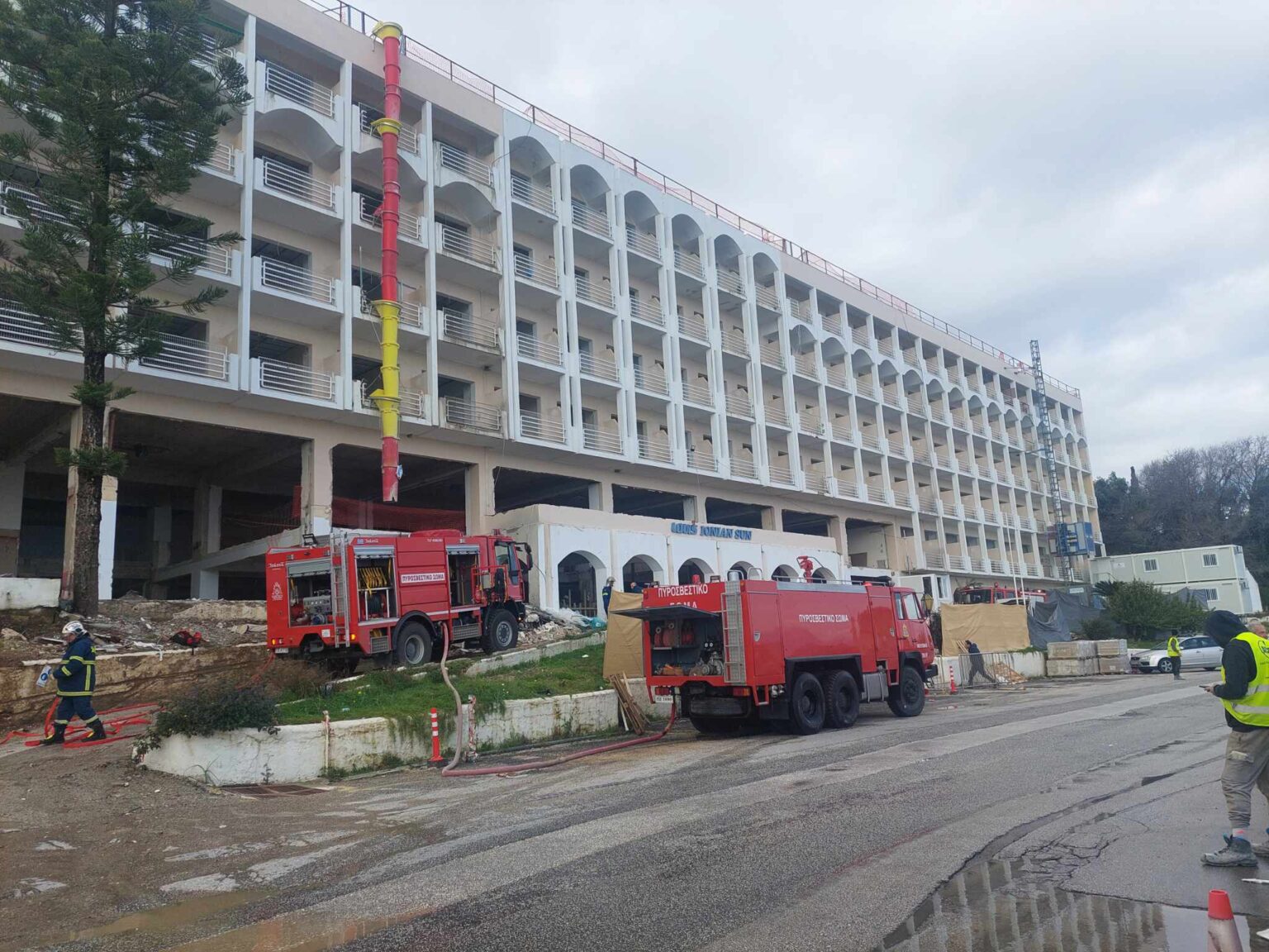 Φωτιά σε ξενοδοχείο στην Κέρκυρα – Δείτε βίντεο