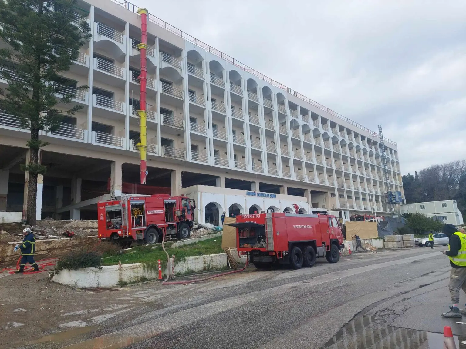 Φωτιά σε ξενοδοχείο στην Κέρκυρα – Δείτε βίντεο
