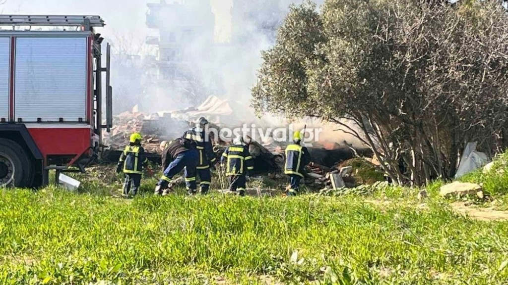 Φωτιά σε υπαίθριο χώρο στην ανατολική Θεσσαλονίκη