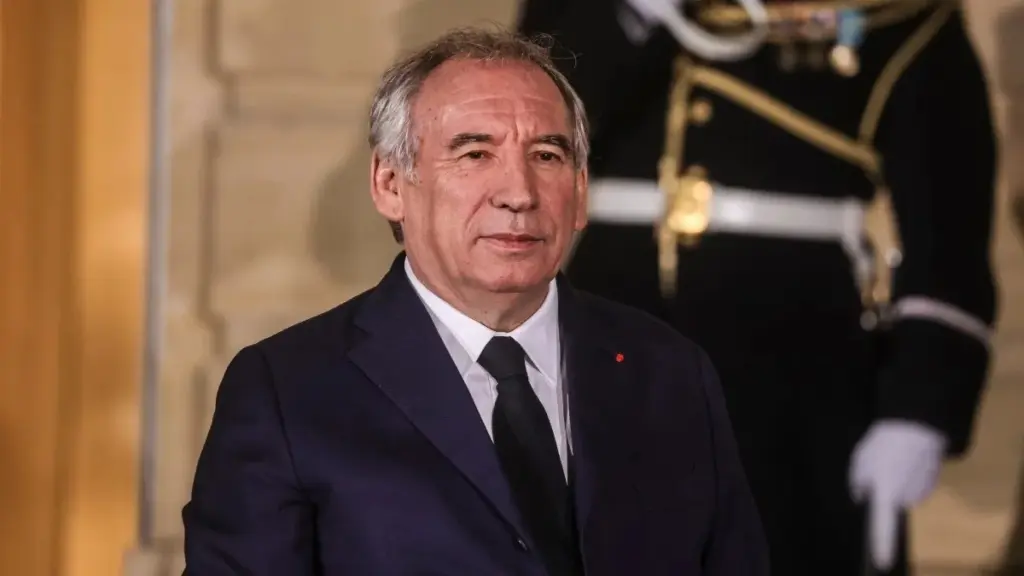 Φρανσουά Μπαϊρού: Αντιμέτωπος με νέα πρόταση μομφής – Σκάνδαλο σεξουαλικής κακοποίησης σε καθολικό σχολείο
