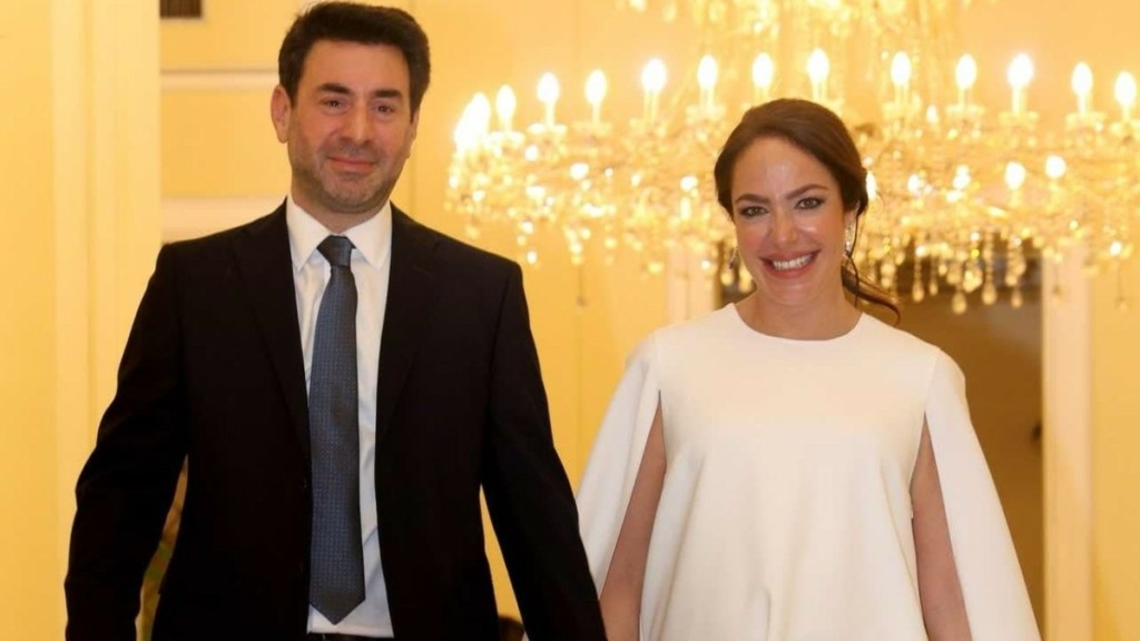 Δόμνα Μιχαηλίδου και Λεωνίδας Μαντωνάκης παντρεύτηκαν με πολιτικό γάμο στον Πειραιά (pics)