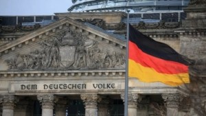 Γερμανία: «Πράσινο φως» σε έκπτωση φόρου καυσίμων και αφορολόγητο μπόνους