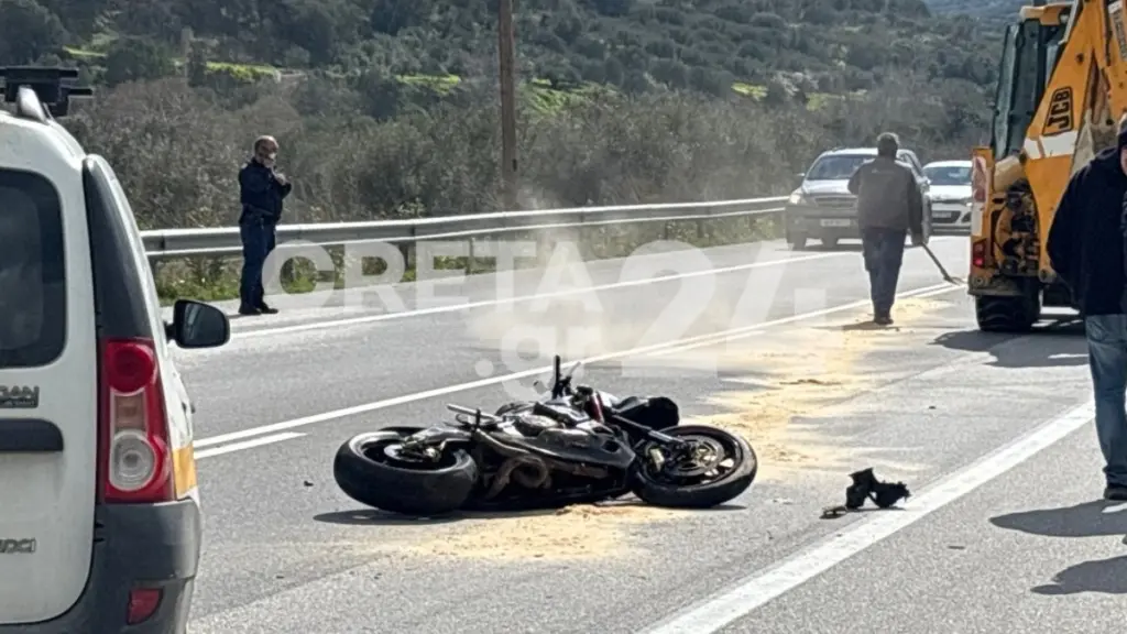 Ηράκλειο: Δυστύχημα με νεκρό μοτοσικλετιστή – Συγκρούστηκε με αυτοκίνητο (Φωτογραφίες)