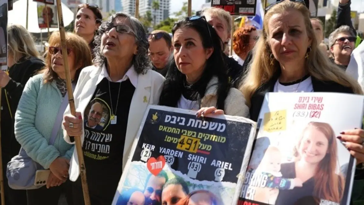 Στο Ισραήλ τρεις όμηροι που απελευθερώθηκαν από τη Χαμάς