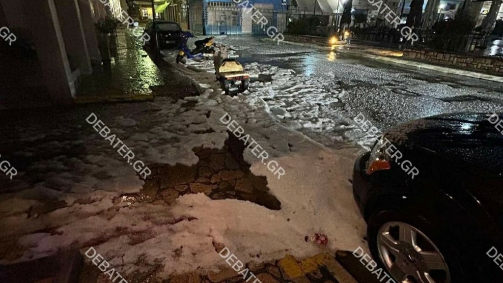 Ισχυρή χαλαζόπτωση στην Ιθάκη – “Στρωμένοι” με χιόνι μοιάζουν οι δρόμοι (vid+pic)