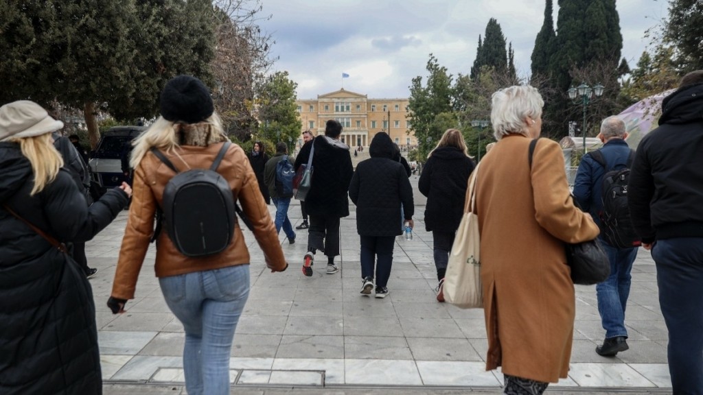 Καιρός αύριο: Δυνατοί άνεμοι και περαιτέρω πτώση της θερμοκρασίας – Πού θα χιονίσει