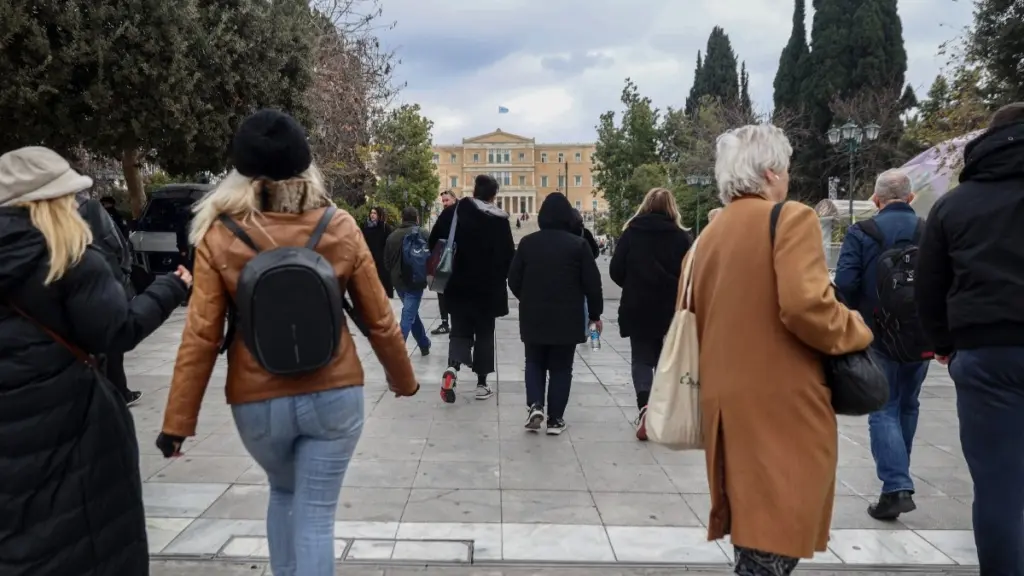 Καιρός αύριο: Βροχές, καταιγίδες και τσουχτερό κρύο – Έρχεται Πρωτοχρονιά με χιόνια και παγετό
