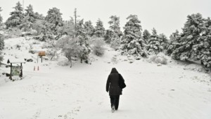 Πρωτοχρονιά με ψυχρή εισβολή και πολικές θερμοκρασίες – Πότε και πού θα χιονίσει στην Αττική