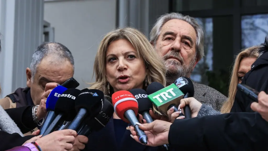 Καρυστιανού: “Μόνη λύση ένα κίνημα πολιτών, δεν θα συνεργαστούμε με κανέναν από το υπαρχόν πολιτικό σύστημα”