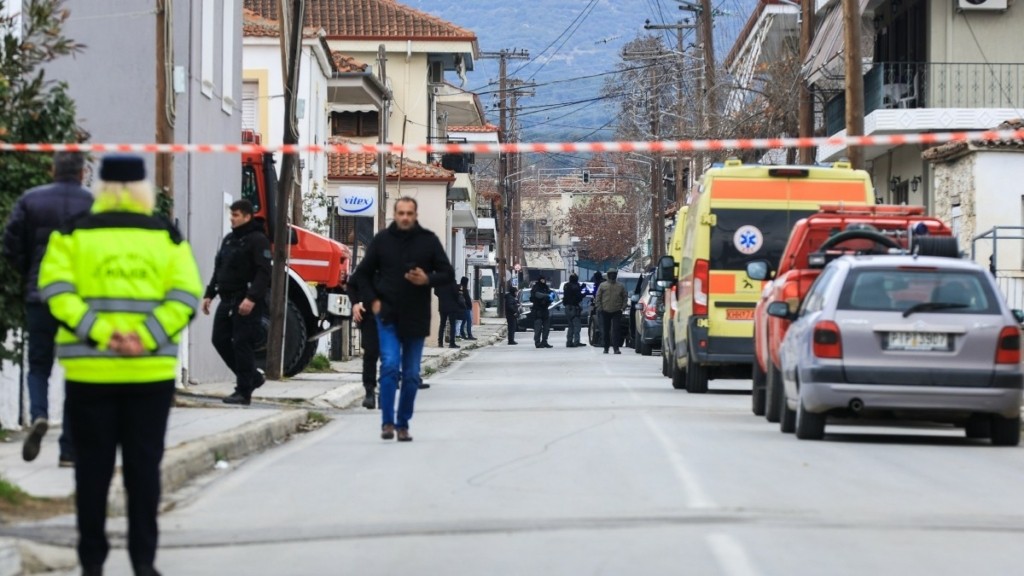 Λάρισα: «Ήθελε να μας προκαλέσει να τον πυροβολήσουμε» λέει ο διαπραγματευτής της ΕΛΑΣ για τον 60χρονο