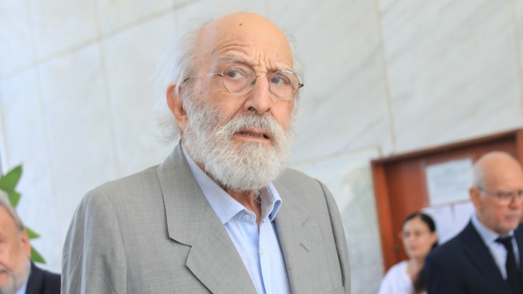 Αλέξανδρος Λυκουρέζος: Μεταφέρθηκε με εγκεφαλικό στον Ερυθρό Σταυρό