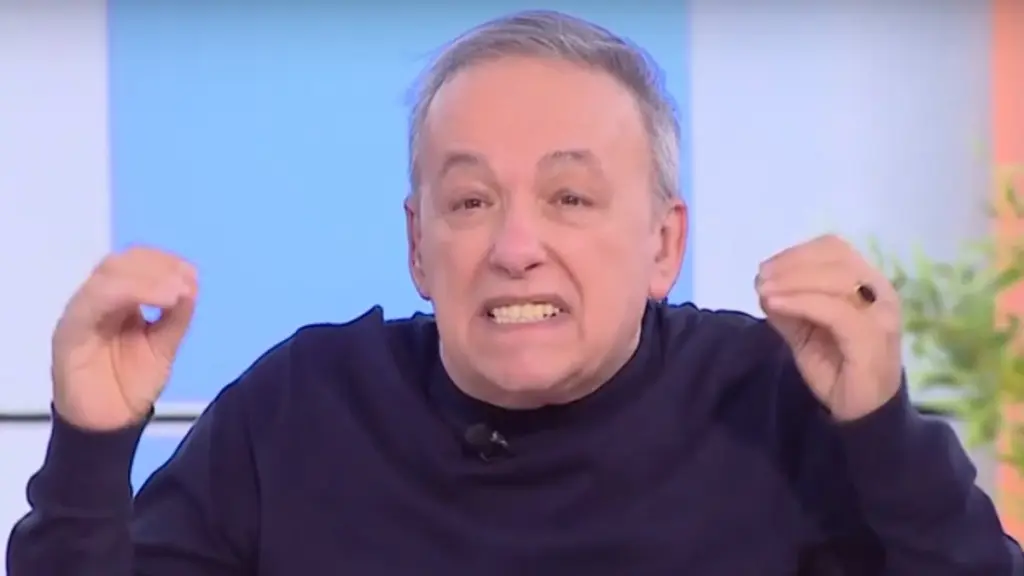 Ανδρέας Μικρούτσικος: Έξαλλος με ερώτηση ρεπόρτερ: “Από ποιο κανάλι είναι αυτή με το μαύρο; Διαδικασία υποτίμησης σταθερή”