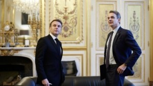 Bloomberg: Στρατηγική θωράκιση Αθήνας-Παρισιού – Υπογραφή πενταετούς ανανέωσης της αμυντικής συμφωνίας