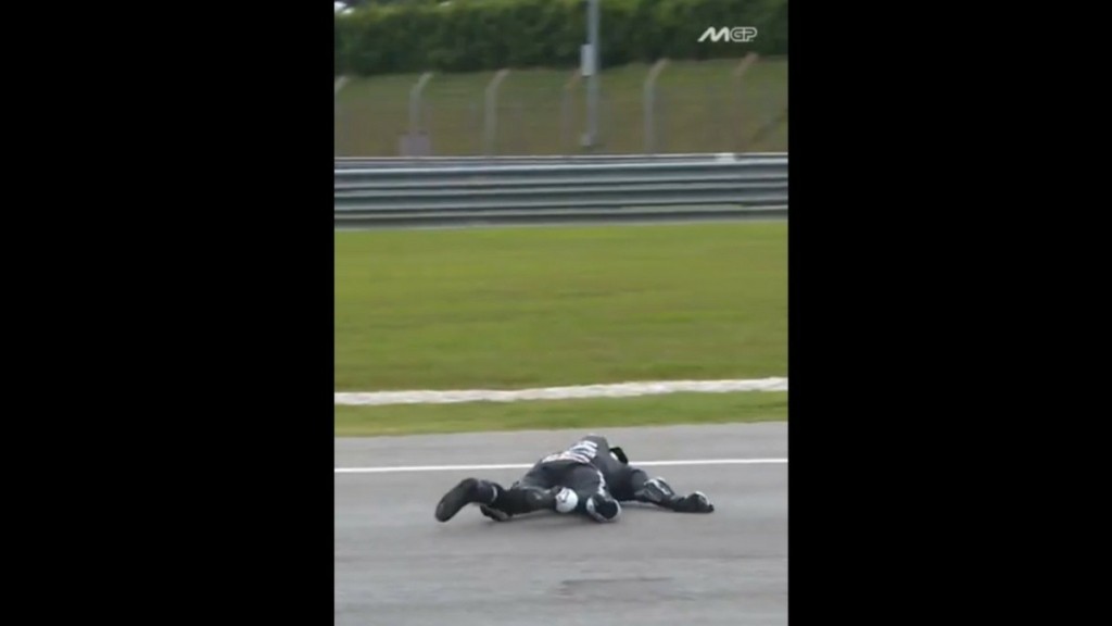 Moto GP: Σοβαρός τραυματισμός του παγκόσμιου πρωταθλητή της Aprilia – Δείτε το σοκαριστικό βίντεο