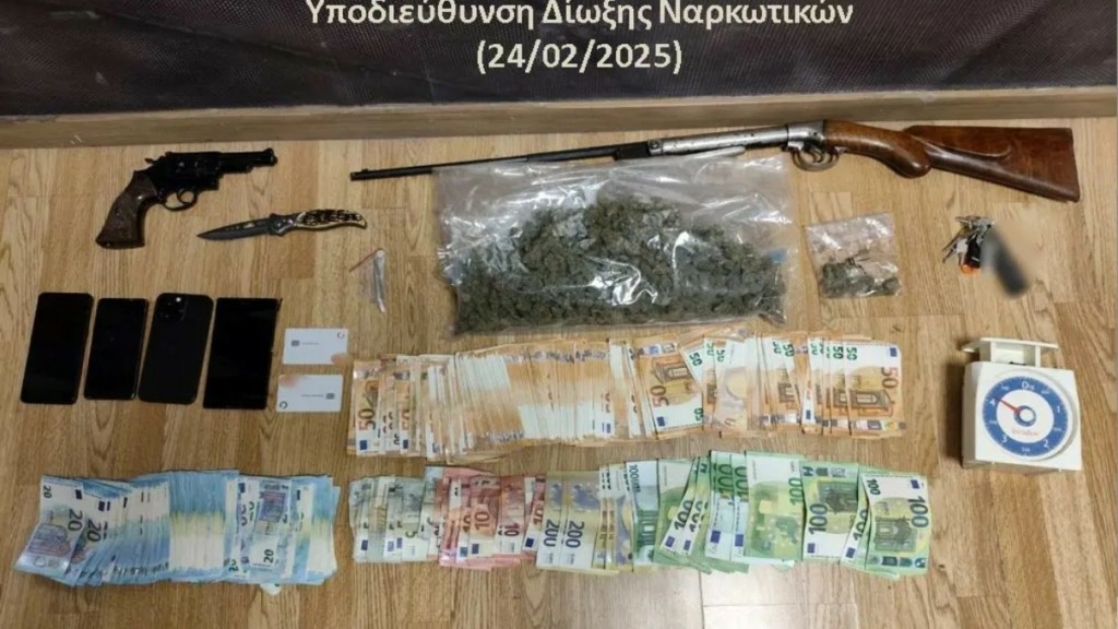 Χειροπέδες σε τρία άτομα που διακινούσαν ναρκωτικά σε περιοχές της Αττικής